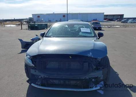 2024 Volvo S60 B5 Core Dark Theme z USA, uszkodzony, nr VIN 7JRL12TKXRG323237